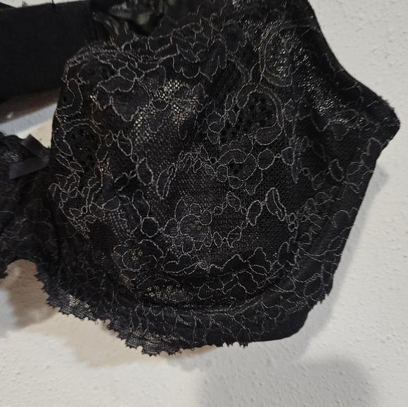 Victoria Secret Black Lace Bra - Picture 2 of 8